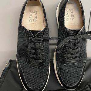 Naturalizer sports shoe
